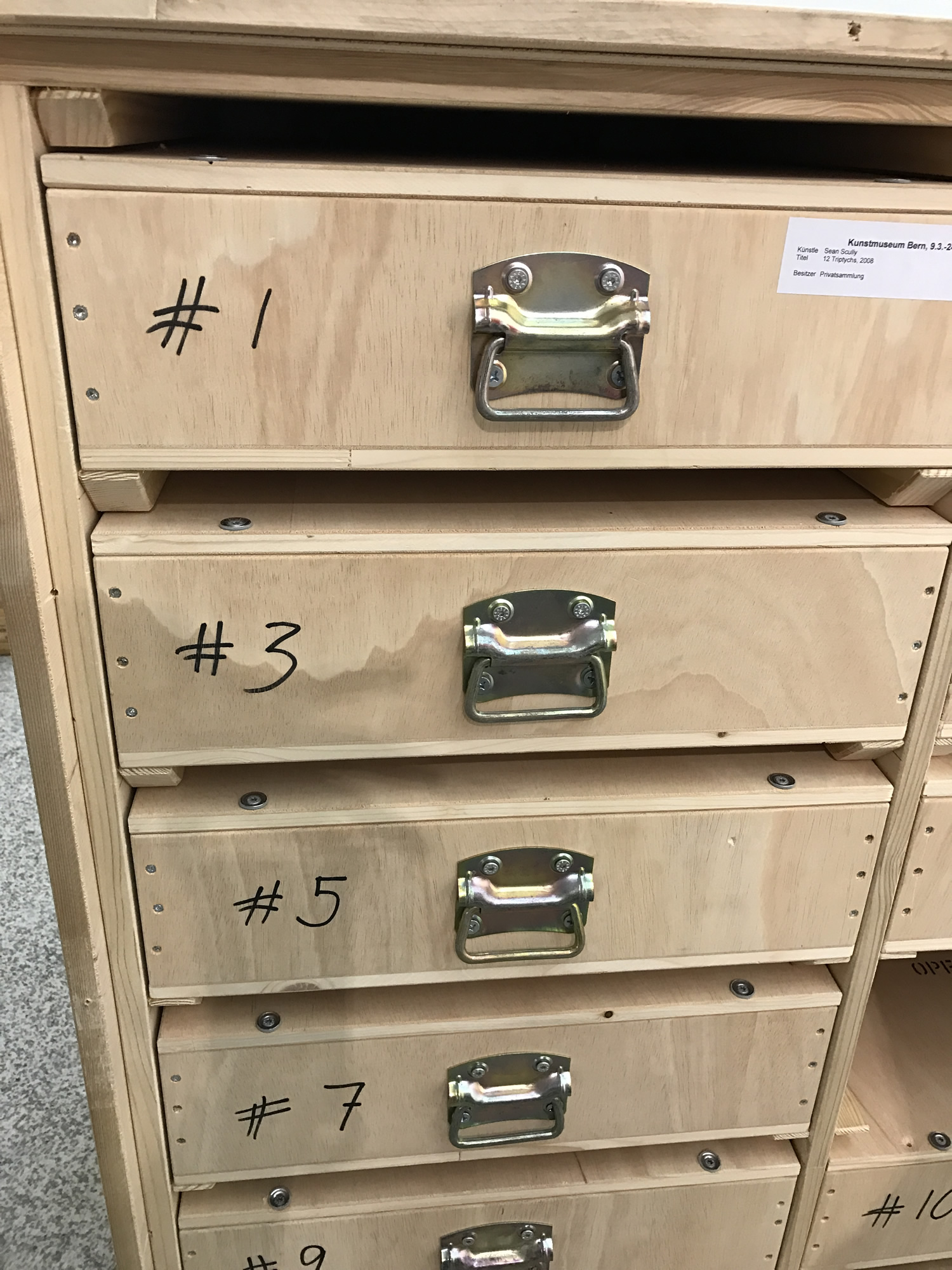 Numbered drawer crates for flat works